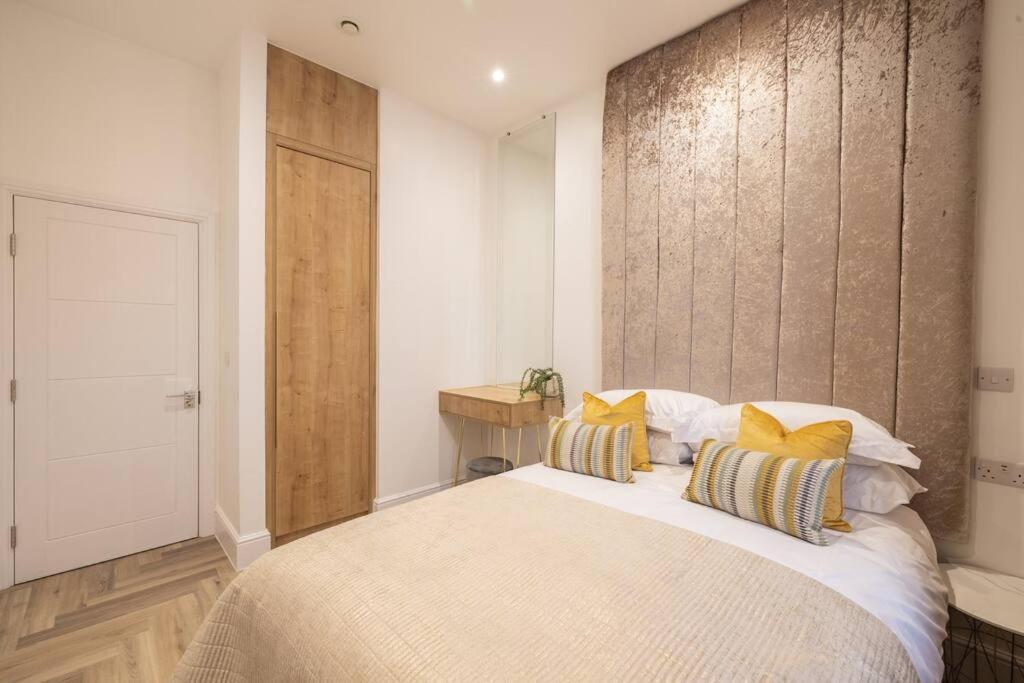 The Pocklington - The Graduate Apartment *